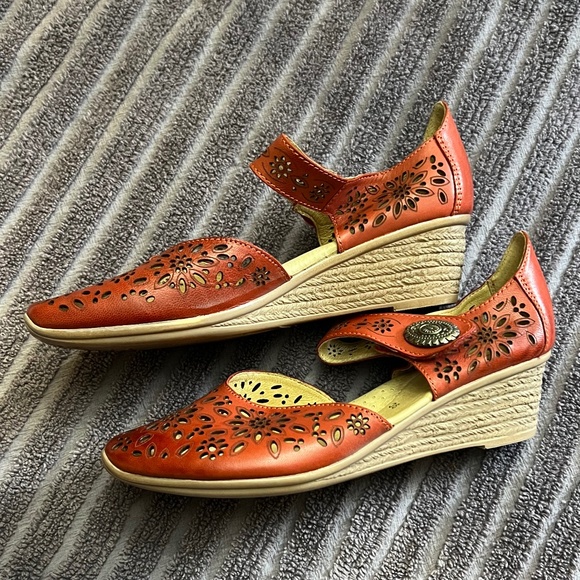 Spring Step Wedge Shoes - Picture 9 of 9